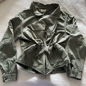 Army green lightweight cropped jacket